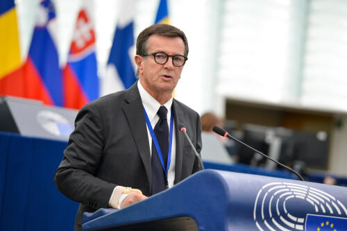 L'europarlamentare Giorgio Gori e la commissione Industria, tecnologia, ricerca ed energia europea in visita all'acciaieria Arvedi