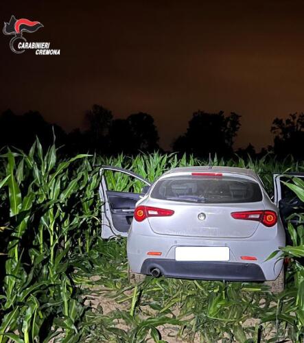 I carabinieri di Pandino recuperano un'auto rubata dopo un lungo inseguimento