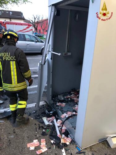 Banda di malviventi fa saltare il postamat di Castel Gabbiano