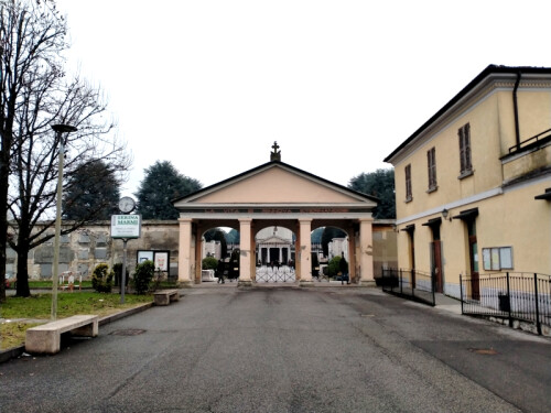 Episodio curioso al cimitero di Crema: persona chiusa in bagno, i vigili del fuoco intervengono per risolvere