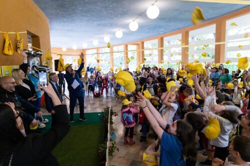 Progetto scuola Coldiretti, gran finale con una marea di cappellini gialli a Cremona