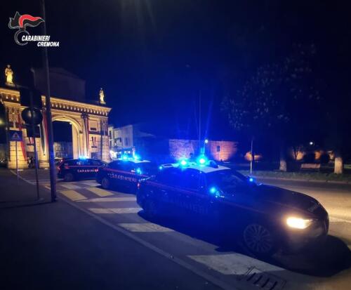 Servizi dei carabinieri di Crema: due persone segnalate per stupefacenti, sanzioni al codice della strada e quattro ordini di allontanamento da piazza Garibaldi per ubriachezza
