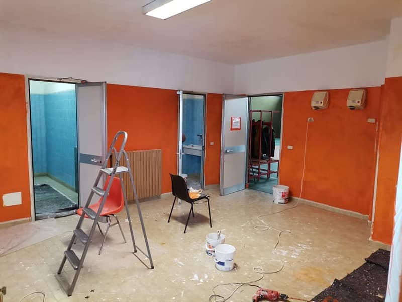 Sistemati gli spogliatoi della palestra del Boschetto (con un grosso grazie ai volontari)