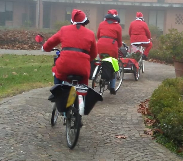 Lunedì 20 dicembre Babbo Natale in bicicletta per i bimbi di quartiere Po