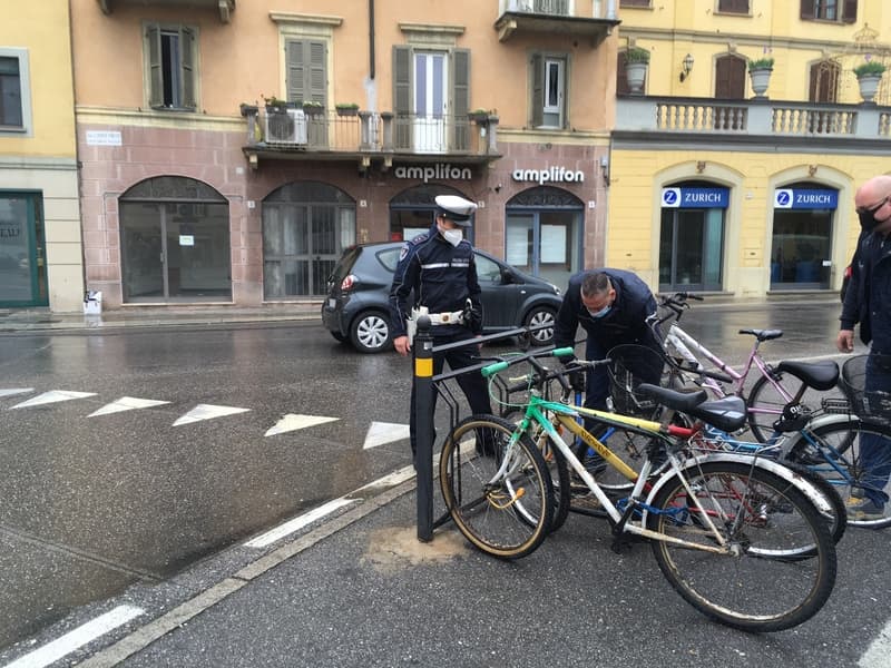 Recuperate le biciclette abbandonate nei quattro angoli della città