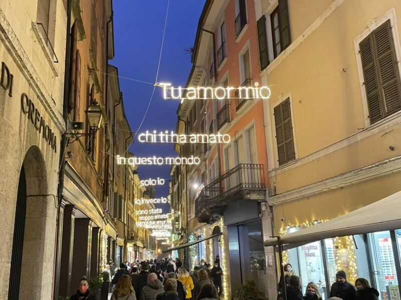 Centro storico: parecchia gente di giorno, meno del solito di sera