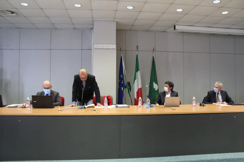 Consiglio comunale simbolicamente in fiera: politica compatta pro Fiera, ma non sarà facile vincere la battaglia