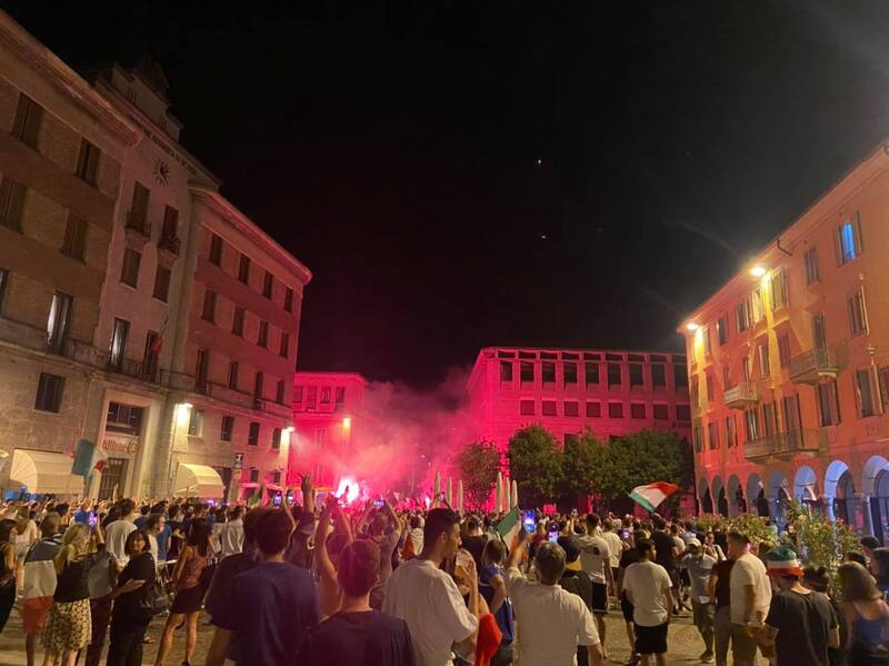 Cremona e i festeggiamenti per il titolo europeo della nazionale: caroselli, cori e fuochi d'artificio