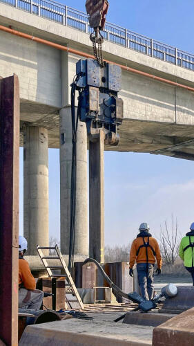 Lavori al ponte di San Daniele: operazioni con intervento di sommozzatori specializzati