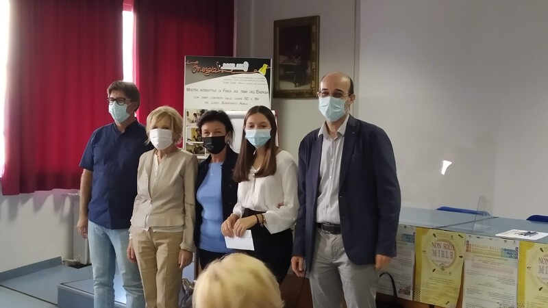 Thea vince il premio Gjika come studentessa di valore del liceo Aselli