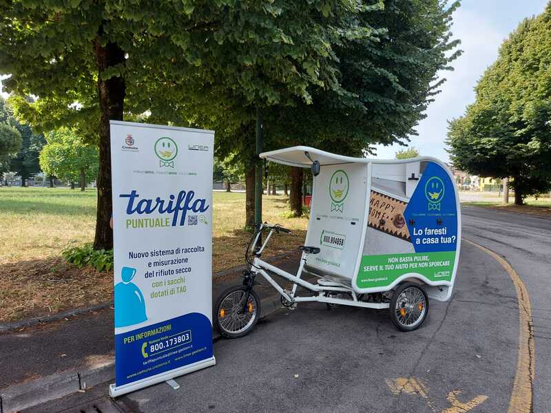 Tariffa puntuale: in agosto attivati molti punti di distribuzione sacchi, anche alle canottieri