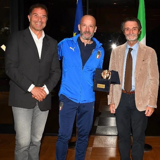 Gianluca Vialli premiato dalla regione con la "Rosa Camuna"