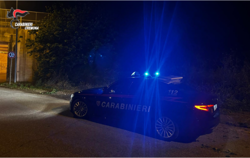 I carabinieri di Crema inseguono auto fuggita all'alt: mezzo fuori strada, due fuggitivi