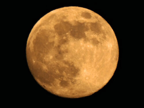 La "Superluna del lupo": un fenomeno naturale straordinario visibile nel cremonese