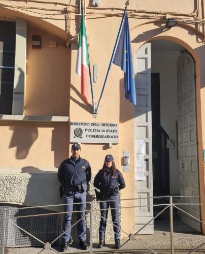 Crema: gli agenti fanno visita a una signora anziana sola e in difficoltà e la confortano, in un'altra operazione fermato giovane che non si ferma all'alt e trovato in possesso di droga