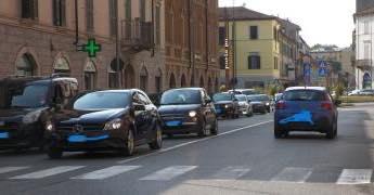 Ceraso:"Auto in via del Giordano: i politici danno numeri diversi dai tecnici, chi ha ragione? Il sindaco intende occuparsi del traffico di via Giordano?"