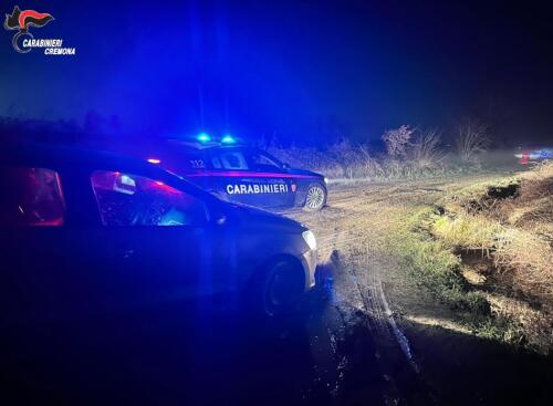 I carabinieri inseguono un'auto rubata che non si ferma all'alt per 20 km, un occupante arrestato, l'altro riesce a fuggire