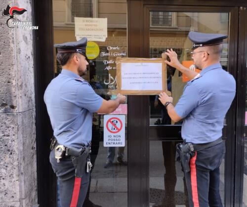 Locale del centro storico di Cremona chiuso 7 giorni dai carabinieri per decisione del questore in quanto fattore di pericolo per ordine e sicurezza pubblica