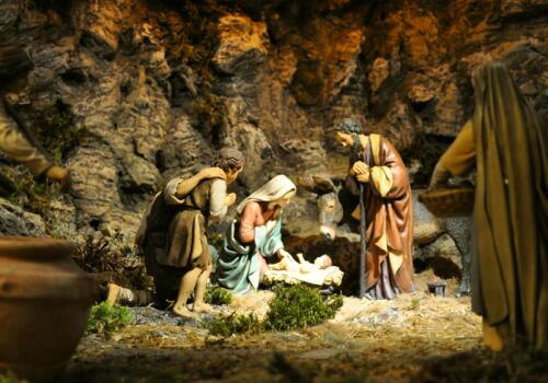 Il Natale alla scuola San Giorgio arriva in consiglio comunale: l'assessore Mozzi replica alle opposizioni "Presepe e albero c'erano, polemiche pretestuose senza aver verificato, Natale non è stato abolito"