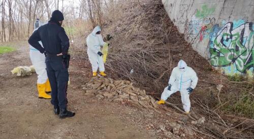 Multa di 6000 euro a ditta locale per avere abbandonato 600 salami non più commercializzabili in diversi comuni della provincia, contaminando l'ambiente