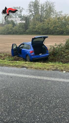 Auto che non si fermano all'alt e inseguimenti dei carabinieri, conducenti in arresto e fughe dopo incidenti