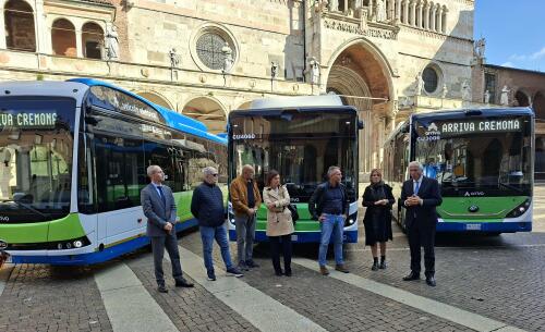 Cremona, presentati i nuovi mezzi elettrici del trasporto pubblico: flotta urbana elettrica al 91%