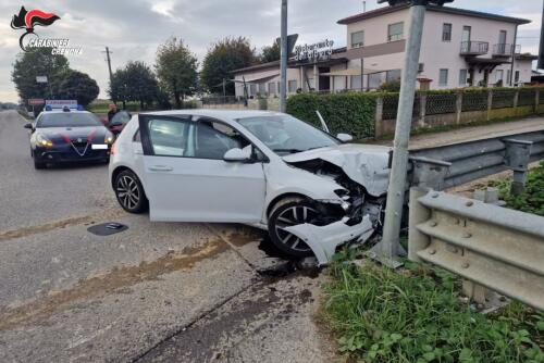 Casale Vidolasco-Sergnano: i carabinieri intercettano un'auto usata per furti, fuga e schianto poi rocambolesca cattura, recuperata la refurtiva
