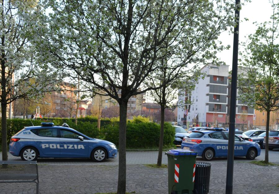 Polizia di stato: denuncia per 30enne che minacciava coetani col coltello al luna park, denuncia per 64enne per minaccia aggravata e porto d'armi non autorizzato in zona Orti Romani