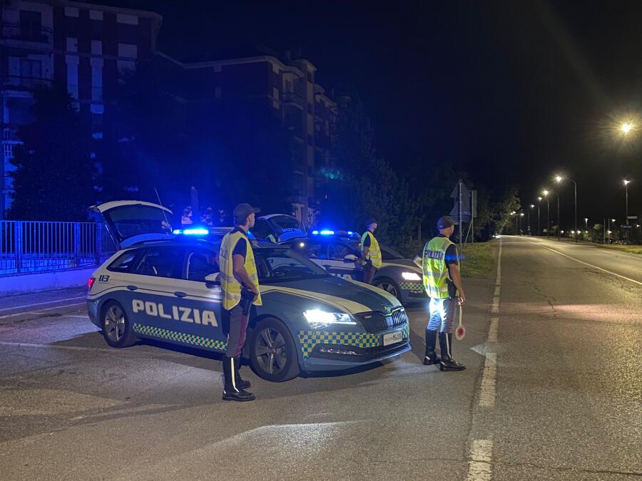 Controlli della polizia stradale: ritirate 9 patenti, 4 veicoli sequestrati