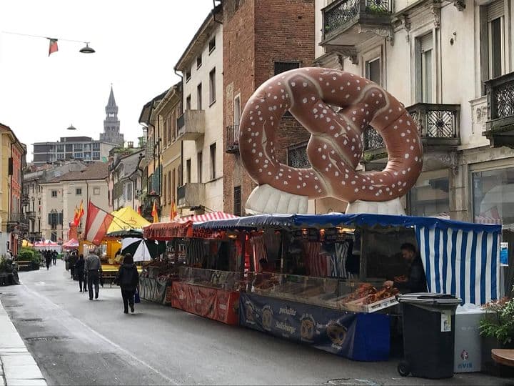 Mercato europeo annullato: l'opposizione contesta l'incoerenza con la scelta sulla festa del torrone (scelta difesa dalla maggioranza)
