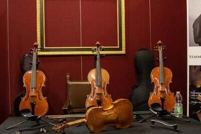 Notiziario carabinieri: donna tenta di rubare violino a Mondomusica, denunciata