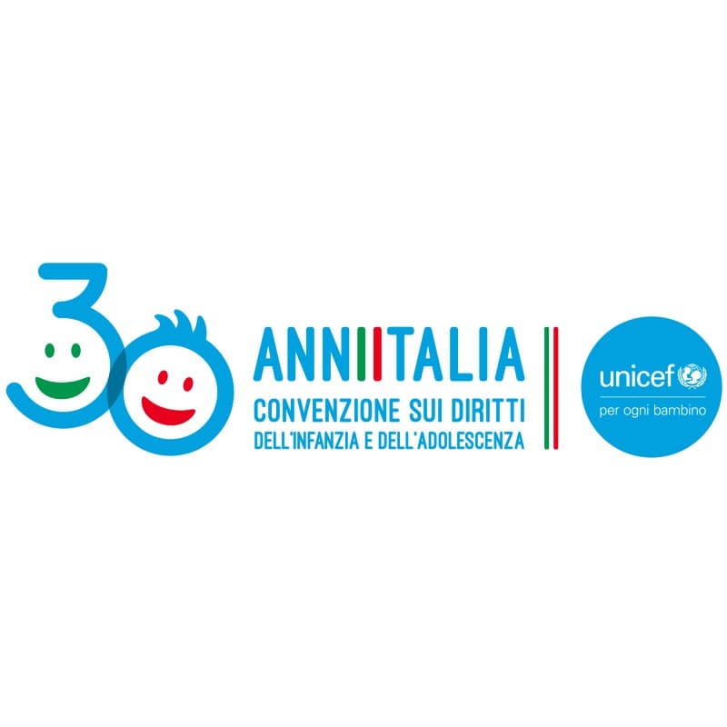 In settimana illuminate di blu le finestre di palazzo Comunale per celebrare l'anniversario della convenzione in difesa dell'infanzia