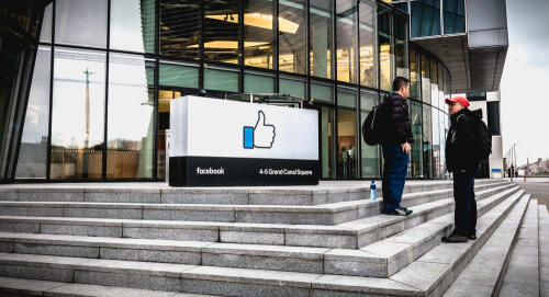 Il "Times": su pressione degli agenti tributari Usa facebook rinuncia alle società irlandesi