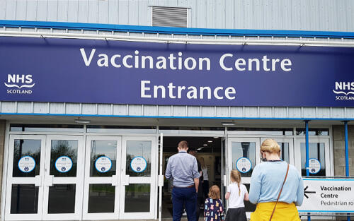 Scozia: dopo due mesi di vaccinazioni calo dell'85% dei ricoveri fra i vaccinati