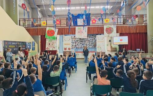 Pomodoro, sostenibilità ed alimentazione protagonisti nelle scuole con il progetto “Le avventure di Pomì e Dori”