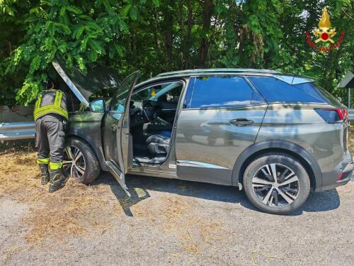 Auto contro il guard rail venerdì, traffico sul ponte del Po in tilt