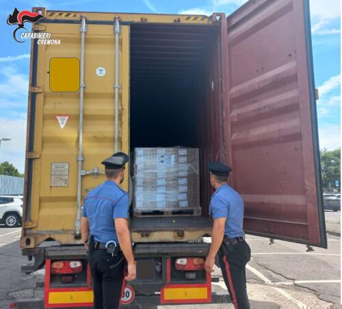 I carabinieri intercettano un camion rubato nel cremasco: recuperati quasi 4 milioni di euro di cosmetici