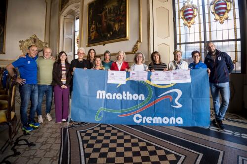 Il Marathon Cremona consegna il ricavato della corsa rosa alle associazioni del territorio