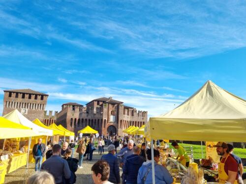 Il mercato di Campagna Amica alla rocca sforzesca di Soncino domenica 1 giugno