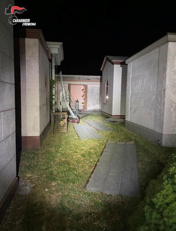 Ripalta Cremasca: tentano furto di rame al cimitero, ladri messi in fuga dai carabinieri