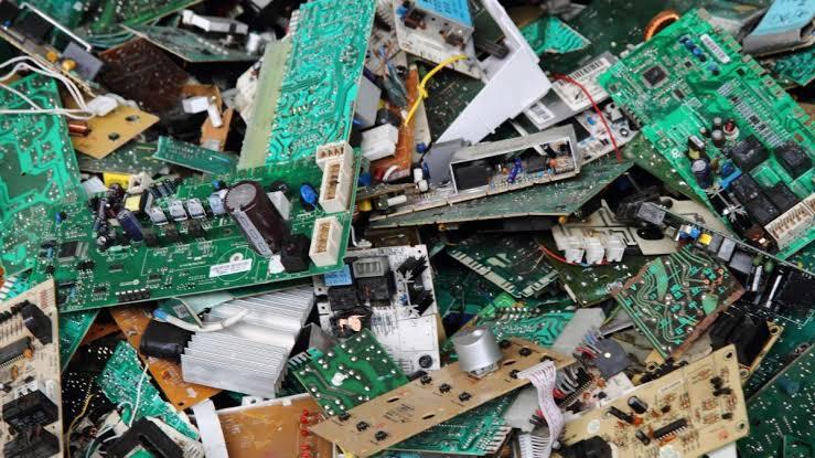 Sabato 25 luglio raccolta rifiuti elettronici con Ecocar in piazza Ragazzi del '99