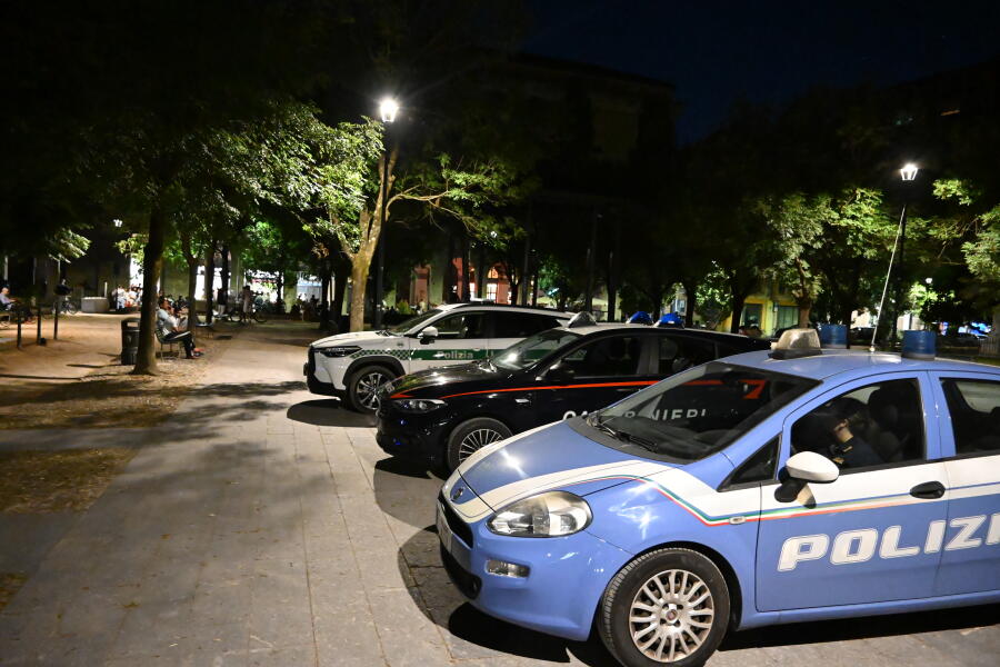 Servizi di controllo coordinato in centro storico di sera, denuncia per ubriachezza molesta in piazza Roma
