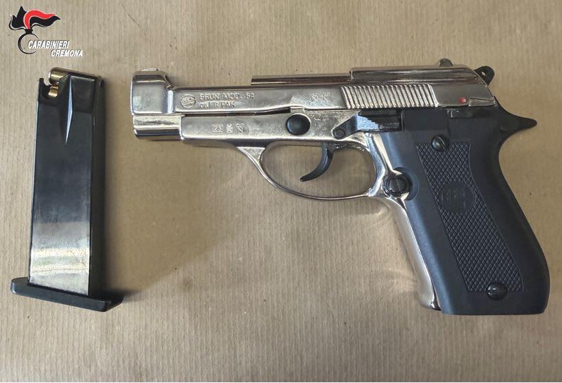 Arrestato a Spinadesco uomo in possesso di pistola modificata abusiva