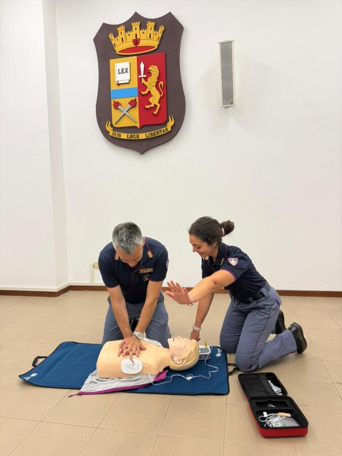Polizia di stato, via al ciclo di formazione su primo soccorso e utilizzo del defibrillatore