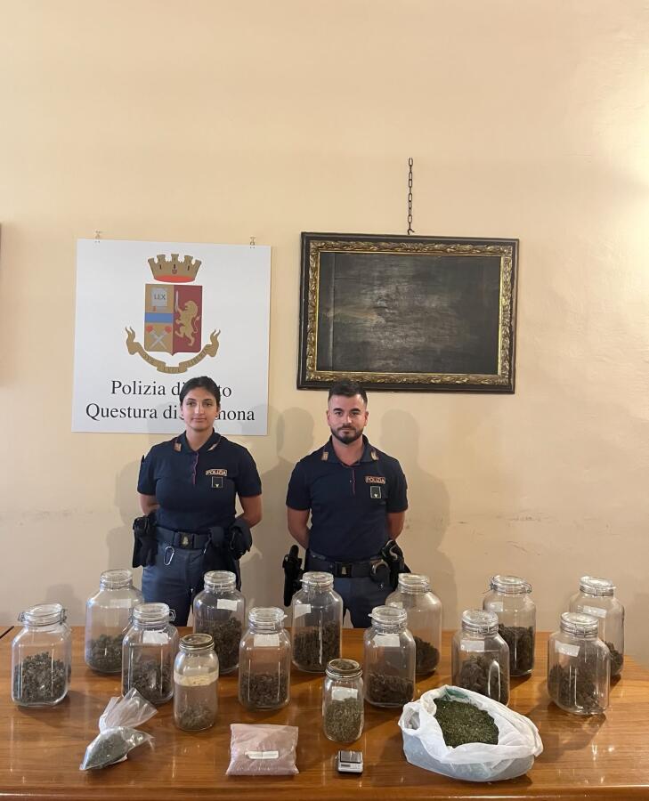 Arrestato 53enne con precedenti per detenzione ai fini di spaccio di oltre 1,8 kg di Marijuana