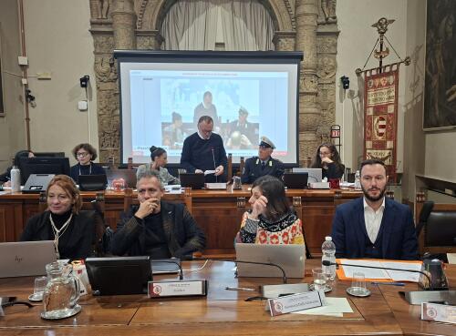 Il saluto ufficiale al sovrintendente Franco Sforza giunto al suo ultimo giorno di servizio nella polizia locale