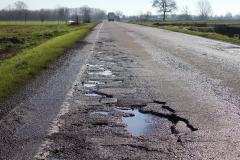 Strade disastrate nel casalasco: asfalto a pezzi con la pioggia