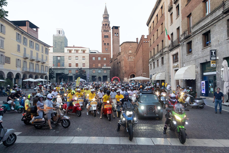 In vespa di sera: il Cavec invita i cremonesi il 23 giugno al raduno di piazza Stradivari