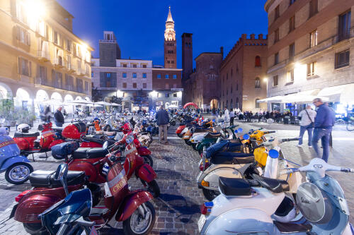 Il 24 giugno torna "In vespa di sera": il C.A.V.E.C. porta tutti in vespa!
